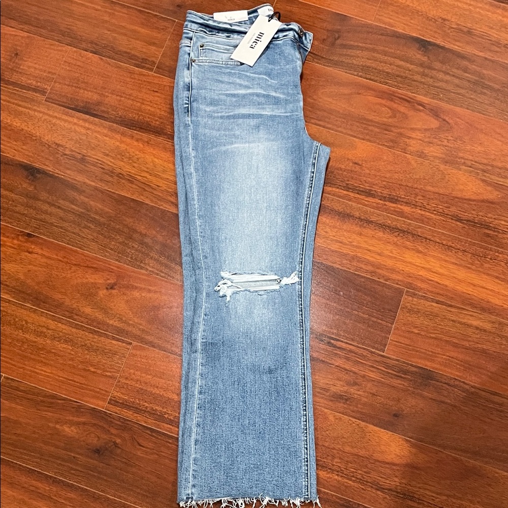 Mica Denim- Women’s Light Blue Distressed High Rise Cropped Jeans- Size 30- NWT! - Picture 2 of 8